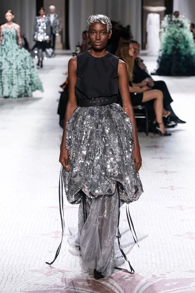 Look 25